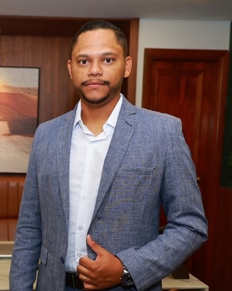 Dr. Gustavo Fernandes